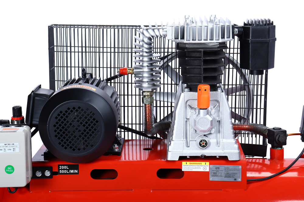 Компрессор пневматический 380В 4.0кВт 8атм. 500л/мин. ресивер-200л ременной одноступенчатый GTE