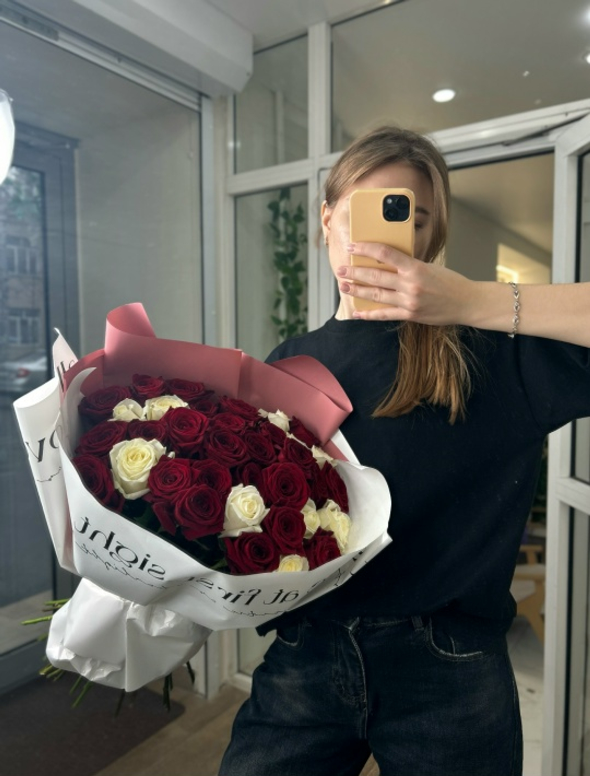 Любовь в букете из 35 роз Россия 60 см