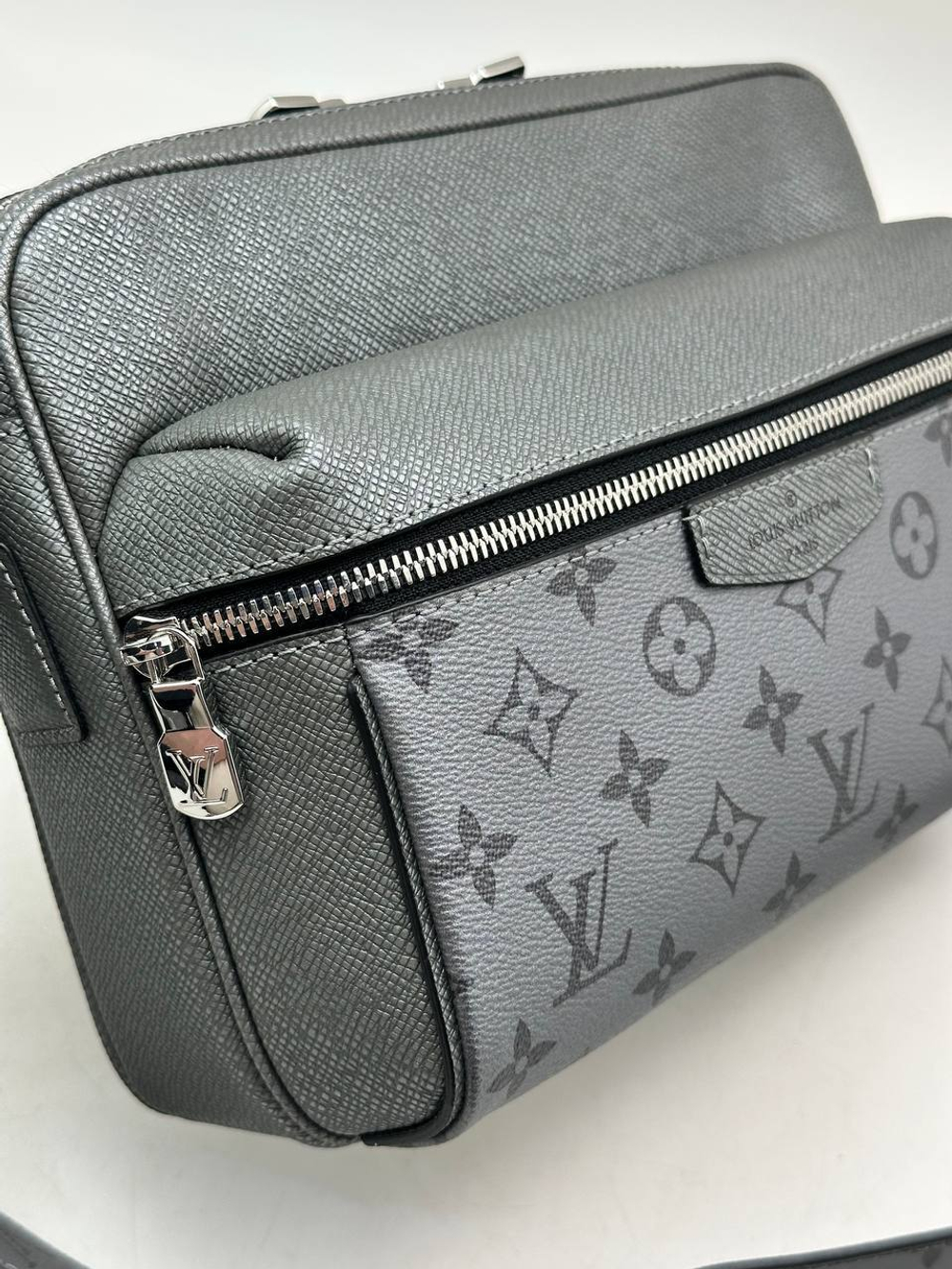 Сумка-мессенджер Louis Vuitton