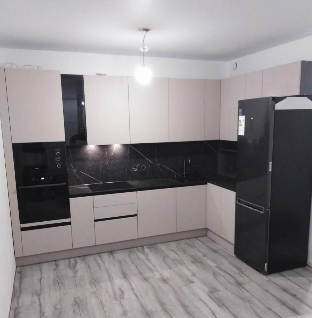 Современная кухня с надежной фурнитурой Hettich