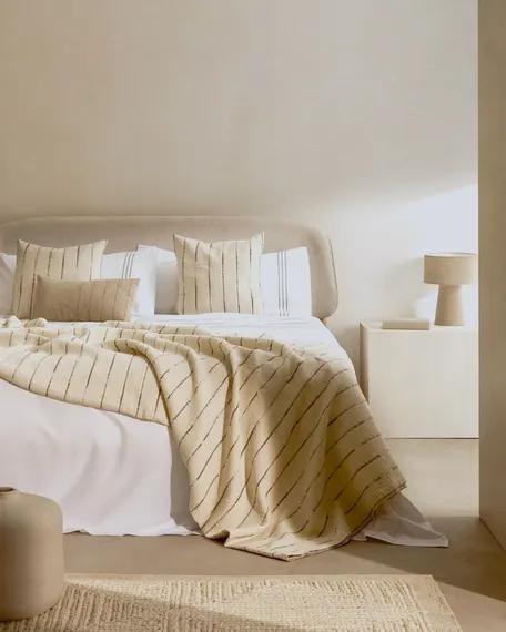 Кровать Octavia из ясеневой фанеры с белым мягким изголовьем 180x200 см