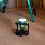 LED-прожектор Greenworks G40WLH с гибридным питанием, 40V / 220V, 1000/2000 лм, крюк для подвеса, крепление на стену, кабель 30 см, без АКБ и ЗУ (3503907)