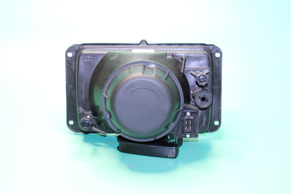 Фара основная КамАЗ, МАЗ, УАЗ-3160 квадратная, рифленное стекло /341.3711,ФГ014/