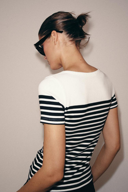 ZARA ФУТБОЛКА В ПОЛОСКУ С КОРОТКИМ РУКАВОМ, ЭКРЮ/СИНИЙ