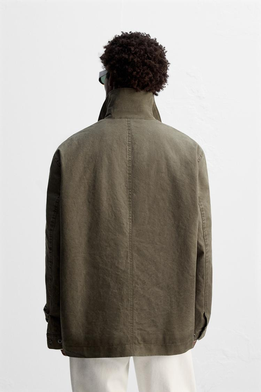 ZARA КОМБИНИРОВАННАЯ КУРТКА ИЗ ТКАНИ С ЭФФЕКТОМ ПОТЕРТОСТИ, ЗЕМЛЯНОЙ