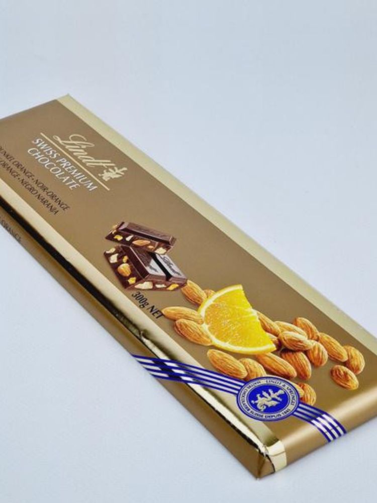 Тёмный шоколад Lindt с апельсином и миндалем 300 г x 2 шт