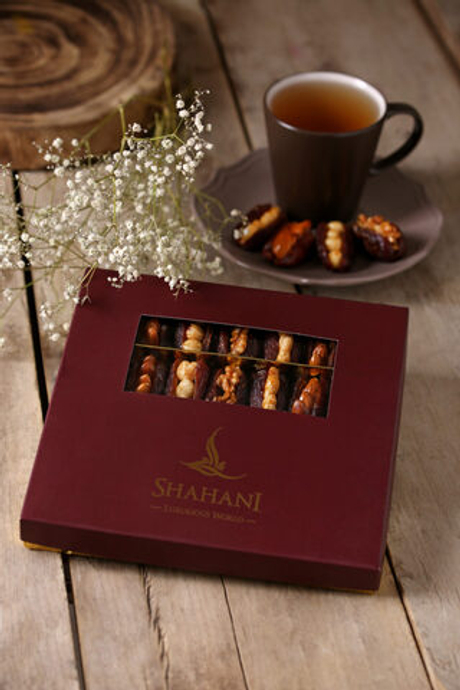 Подарочный набор сухофруктов и фиников Shahani Medjool с карамелизованными орехами 28 шт 80210187 Иран