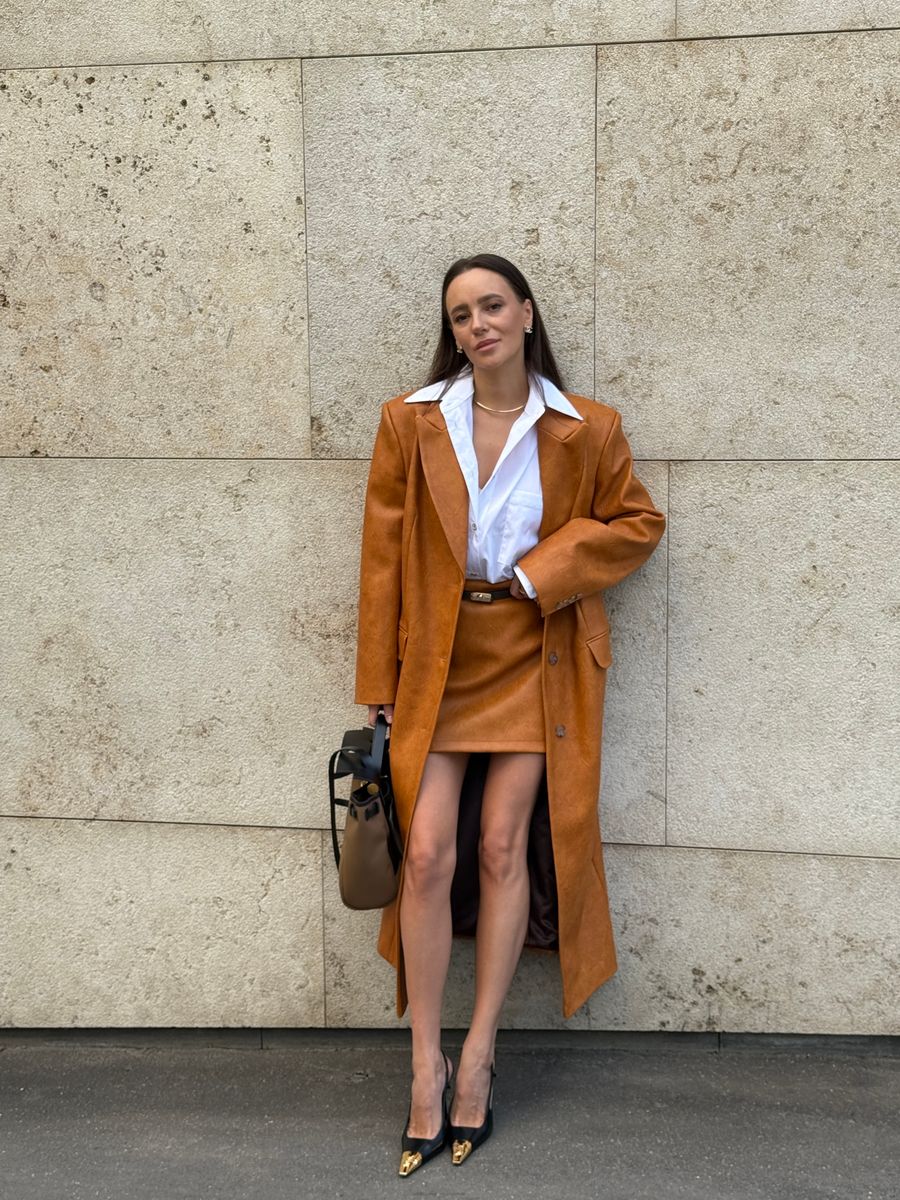 Плащ из эко-кожи макси карамельный