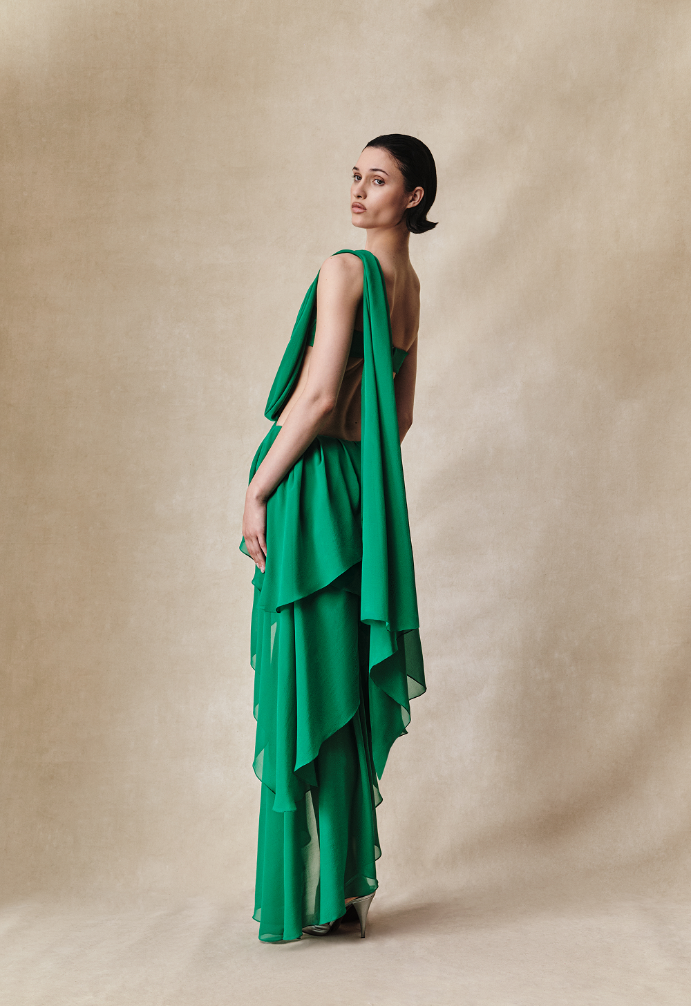 Асимметричное платье макси из шифона с драпировкой