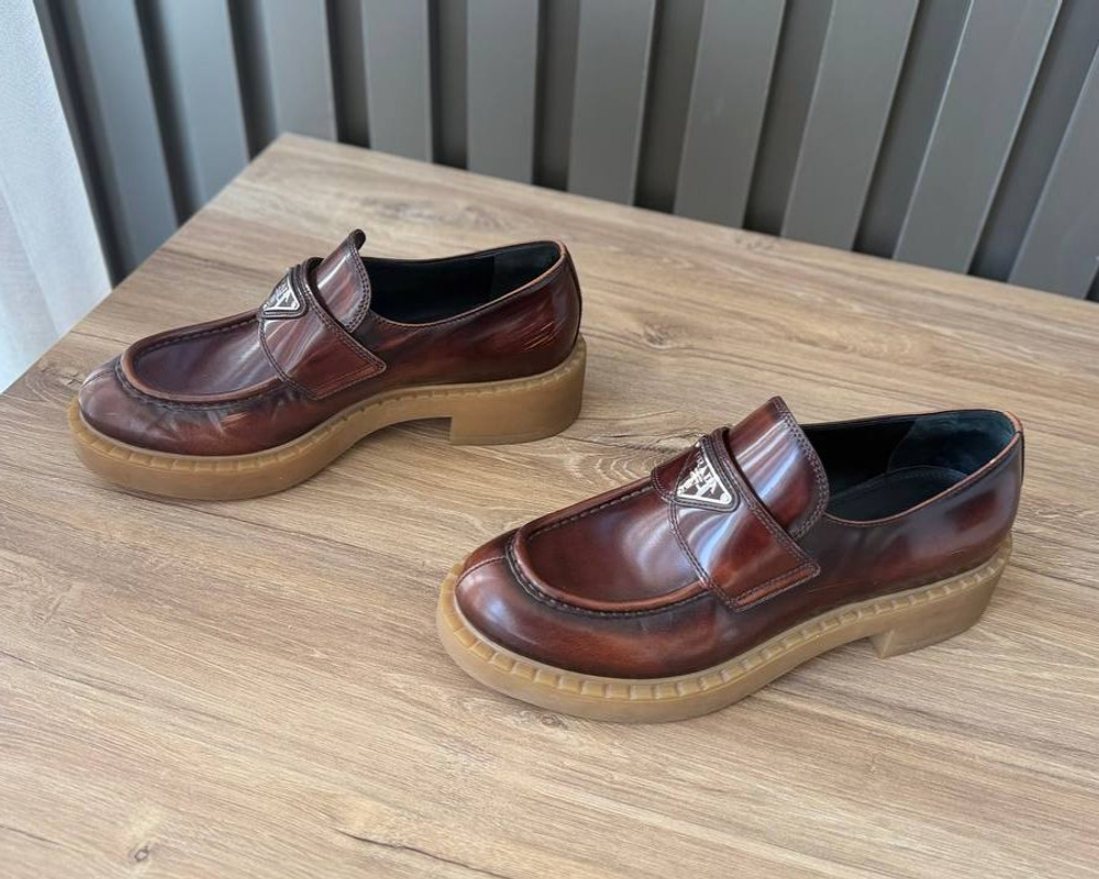 Лоферы Prada