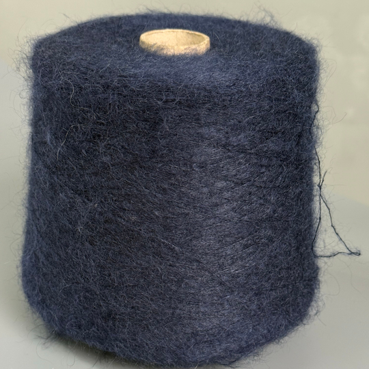 Пряжа Ilaria Aurora (67% кидмохер, 5% меринос, 28% па) 1000м/100гр, синий нави