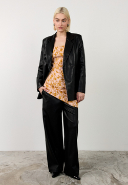 Жакет двубортный из эко-кожи