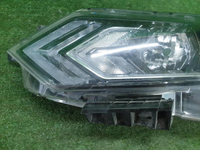 Битая Фара левая Nissan Qashqai 2 j11 (17-23) галоген