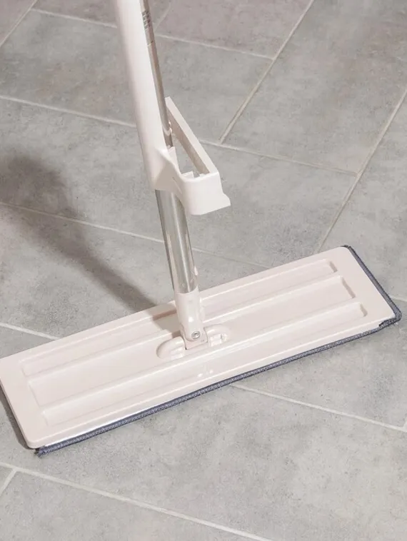 Швабра для мытья пола плоская с вертикальным отжимом Доляна, 2 насадки из микрофибры 35×14 см, стальная ручка 125 см