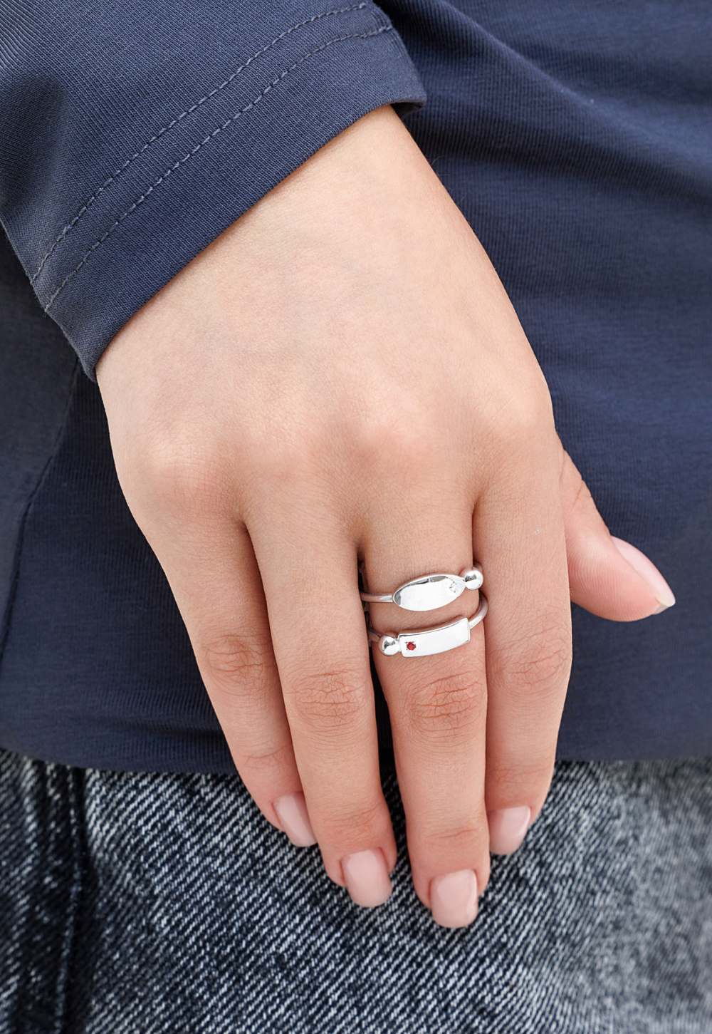 Кольцо из серебра со вставкой из выращенного рубина