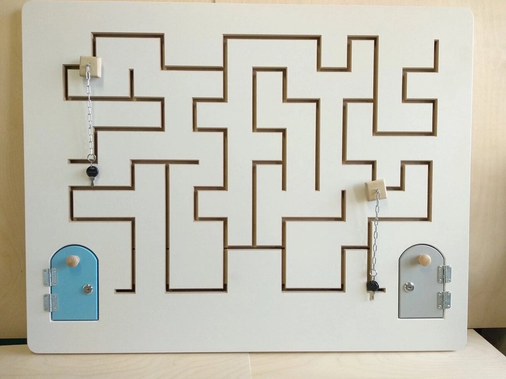 Развивающая панель "Лабиринт с ключами"