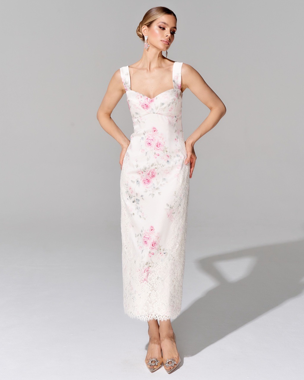 Платье-футляр с отделкой премиальным кружевом