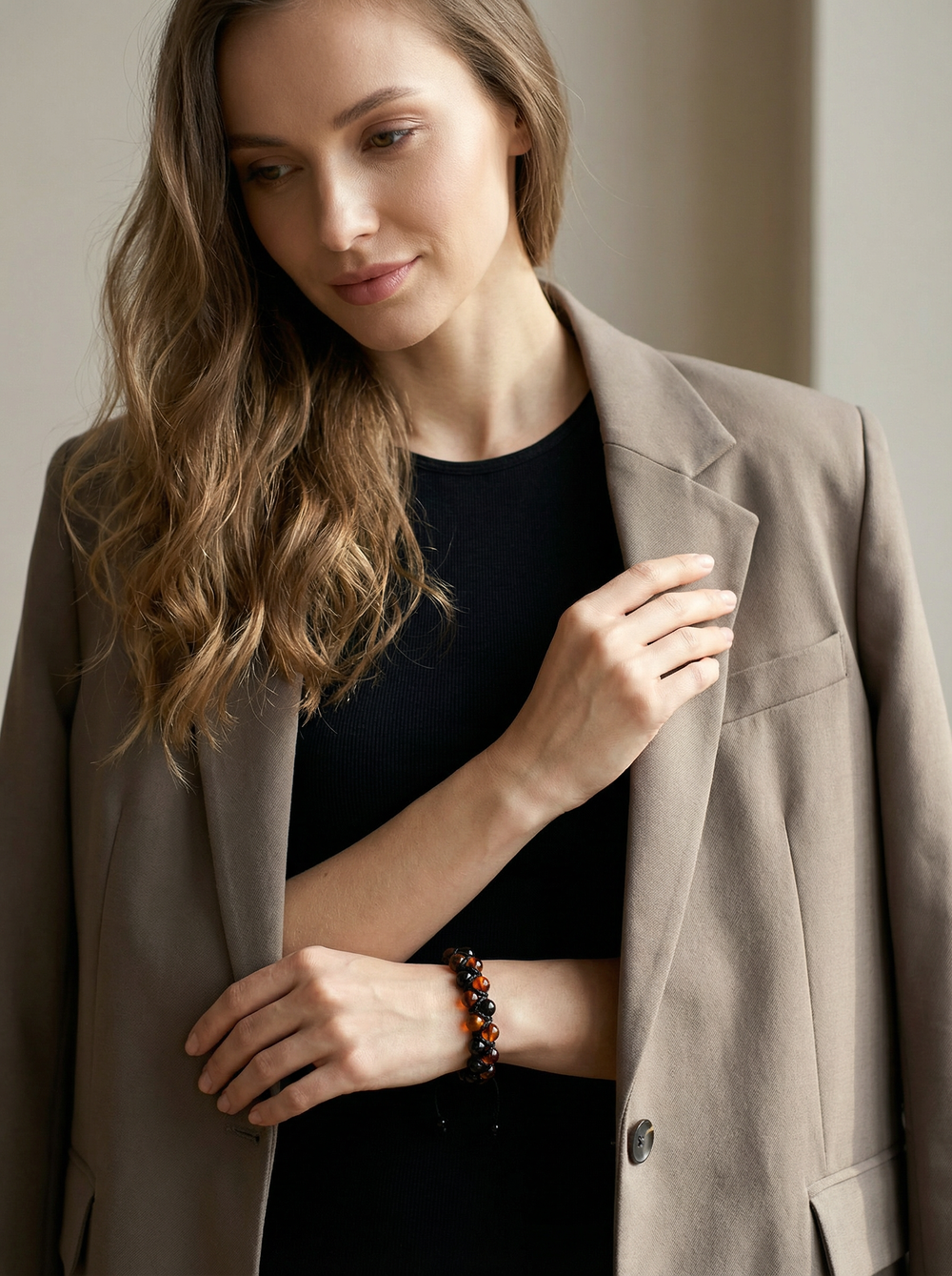 Браслет женский на руку. Янтарь натуральный формованный