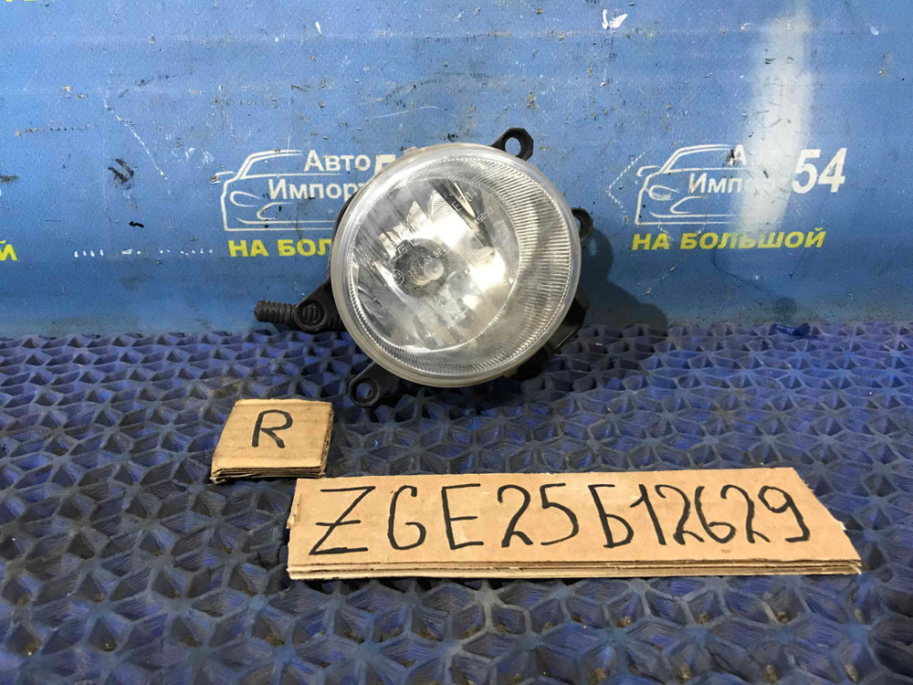 Туманка правая TOYOTA WISH 2012-2017