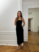 Платье из бархата на лямках миди черное