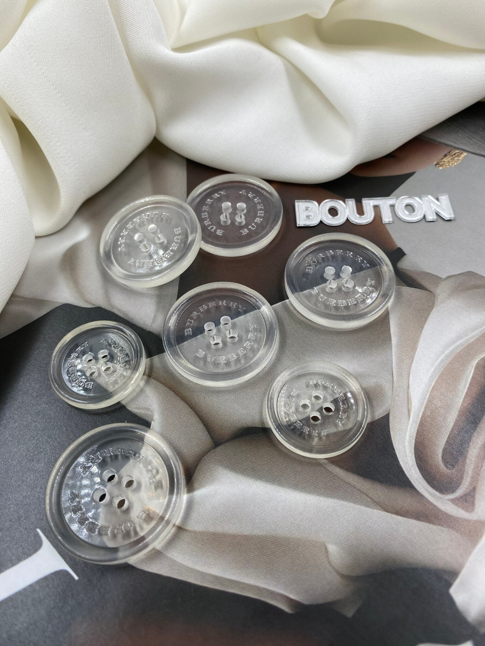 Пуговицы Барб. прозрачные на прокол