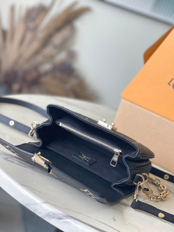Louis Vuitton Pochette Metis East West