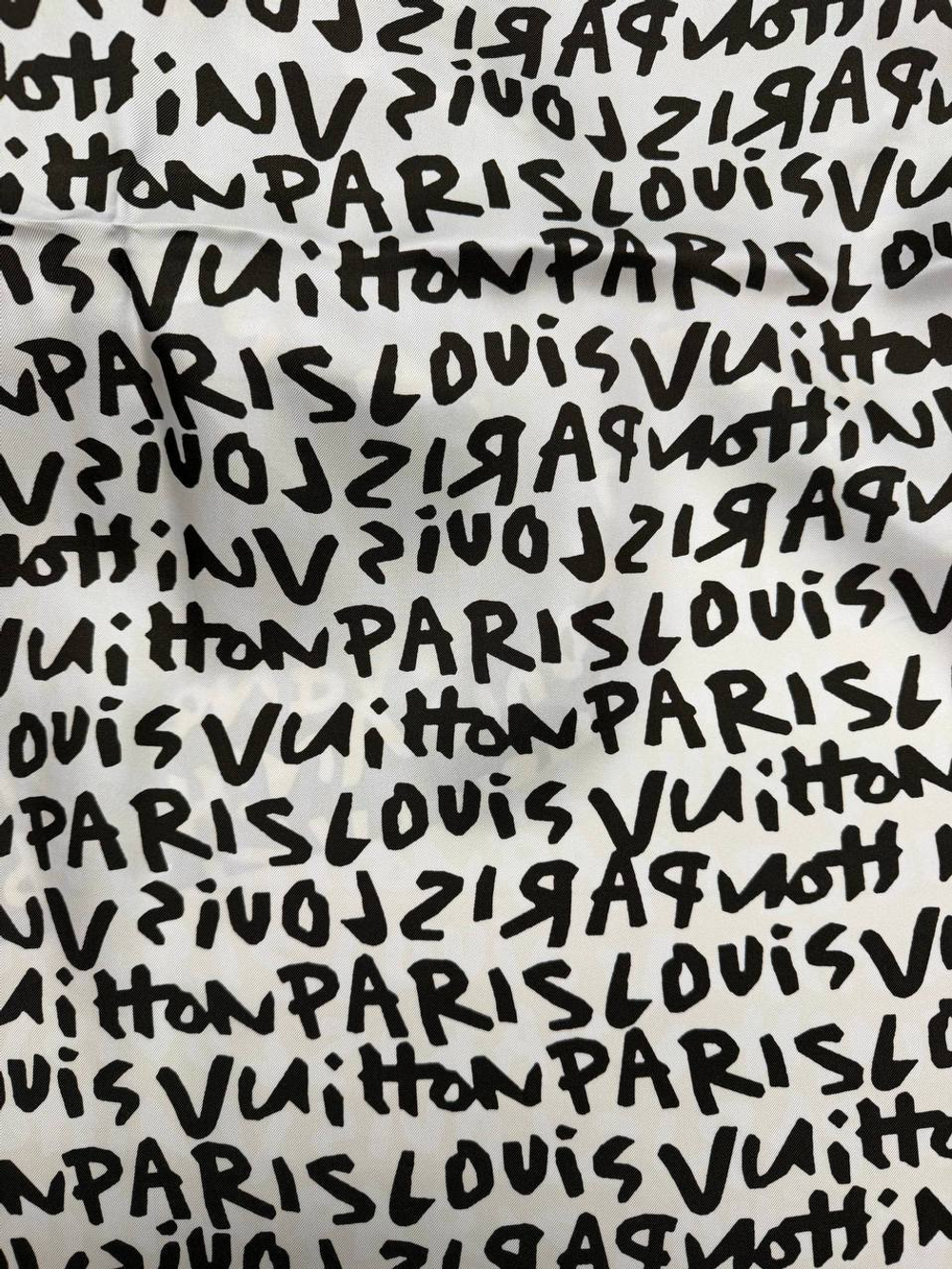 Шелк твил Louis Vuitton Paris белый с черным лого