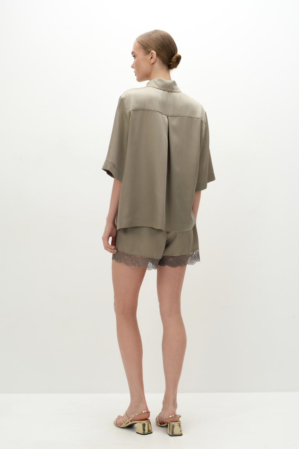 Шорты с кружевом