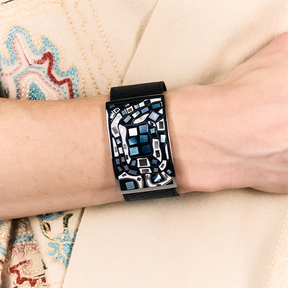 Браслет Fiore Luna на черном кожаном ремешке CB00100-4