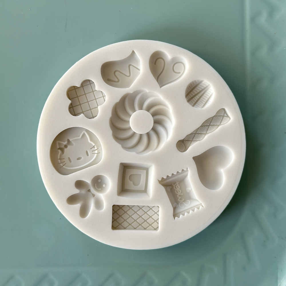 Молд силиконовый для лепки сладостей для ватной игрушки и кукол "Hello Kitty" диаметр 9 см/ Форма для полимерной глины "сладости, печенье, китти, имбирный человечек"