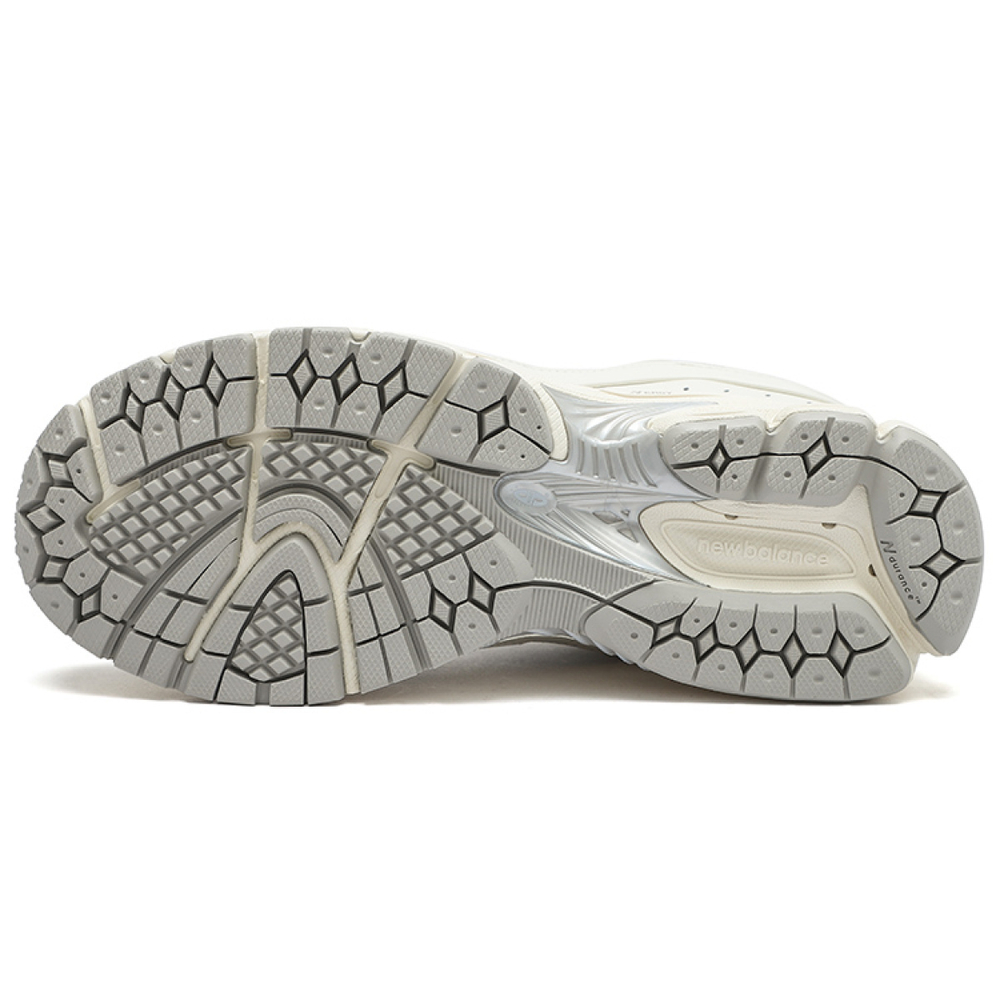 Кроссовки New Balance 2002R Triple White