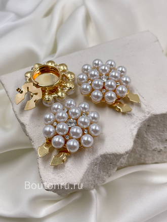 Накладка на пуговицу золотистая с жемчужинами и стразами большая