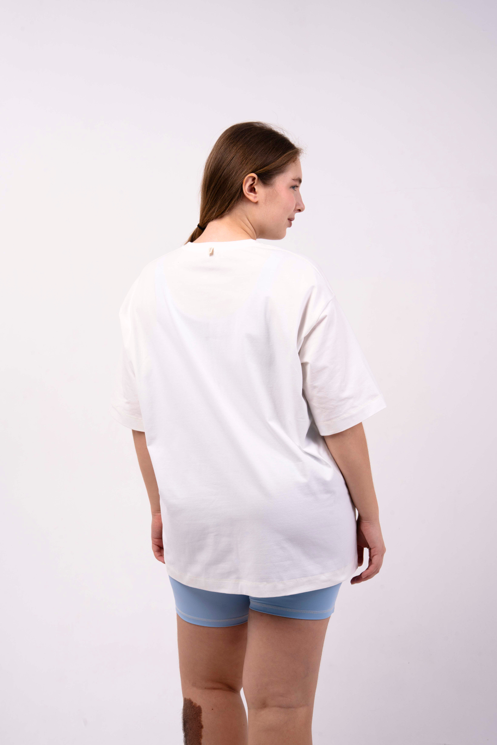 Оверсайз футболка со спущенным рукавом