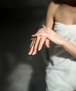 ВОССТАНАВЛИВАЮЩАЯ SOS-МАСКА ДЛЯ РУК