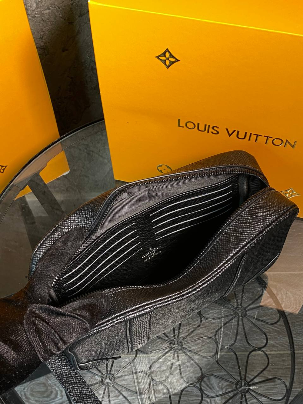 Сумка-мессенджер Louis Vuitton