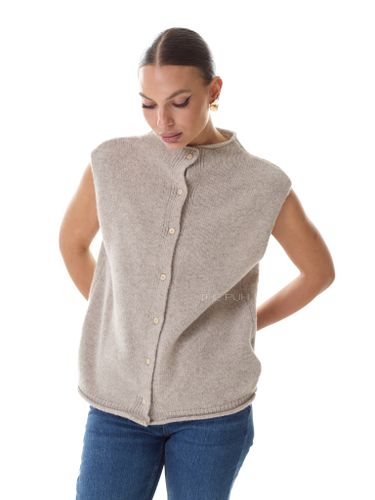 Бежевый шерстяной жилет на пуговицах