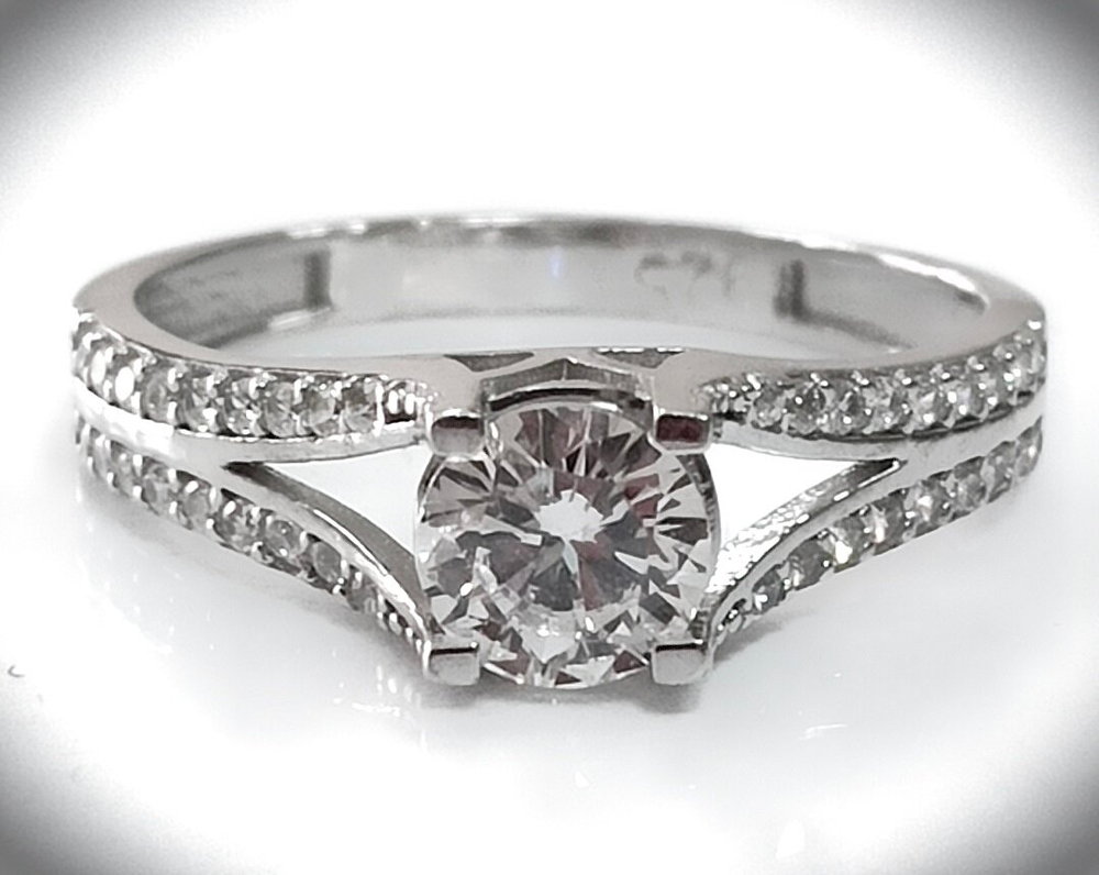 "Эстерелла" - ювелирное кольцо из серебра 925 пробы