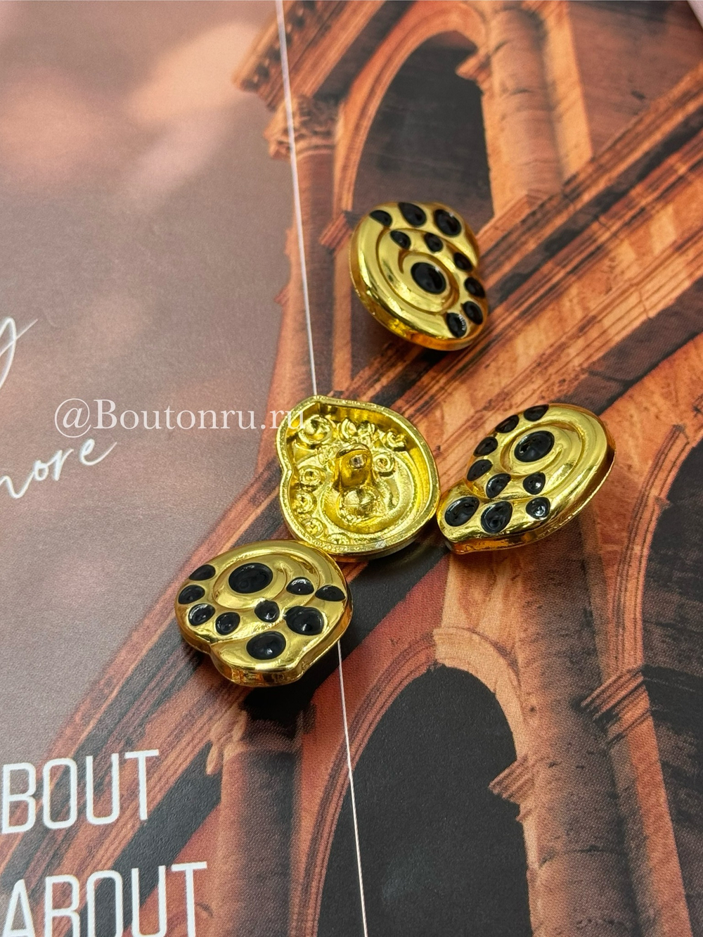 Пуговицы Скиапар. лимонные с черной эмалью в форме ракушки гладкие