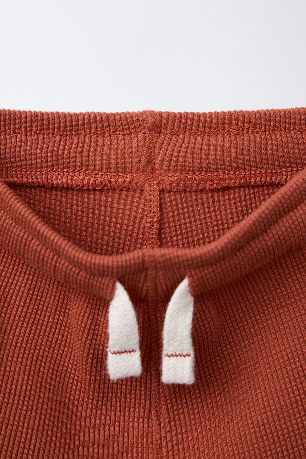 ZARA КОМПЛЕКТ ИЗ ТОПА И ШОРТОВ-БЕРМУДОВ ИЗ РИФЛЕНОГО ТРИКОТАЖА, ЧЕРЕПИЧНЫЙ