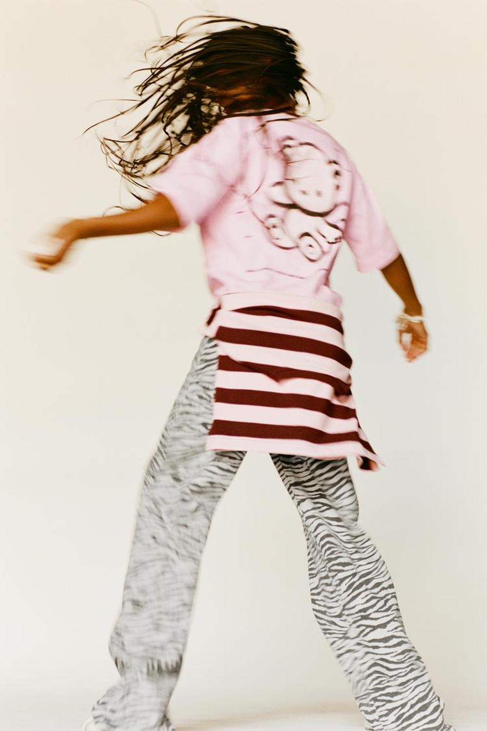 ZARA ДЖИНСЫ WIDE LEG С ПРИНТОМ «ЗЕБРА», СЕРЫЙ МЕЛАНЖ