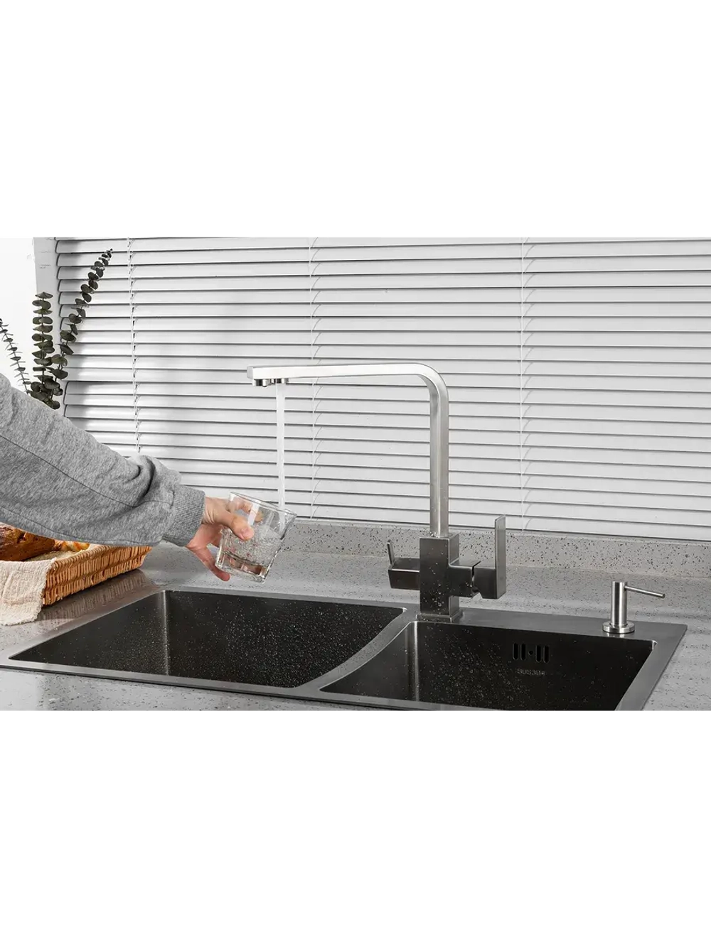 Смеситель для кухни с подключением фильтра FRAP F43802