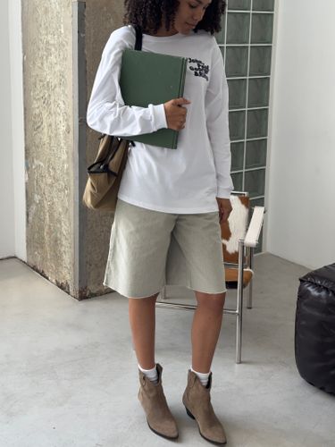 Белый базовый лонгслив с принтом