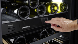 Встраиваемый винный шкаф Liebherr UWpri 3782