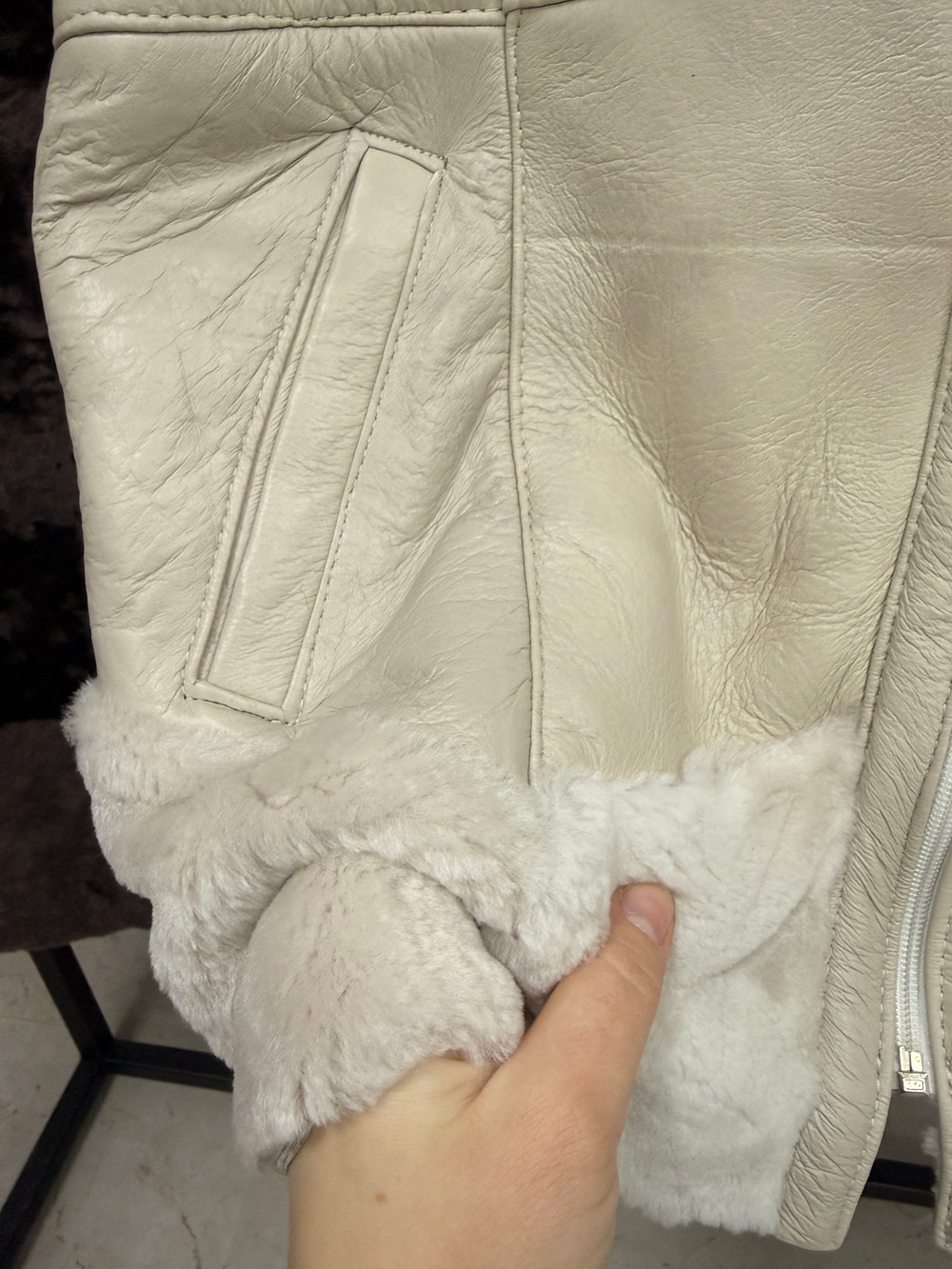 Жилет из натуральной овчины. С капюшоном, 48 Размер