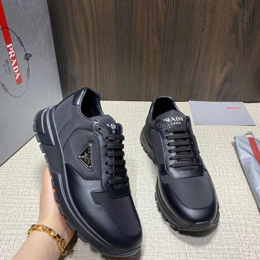 Кроссовки Prada