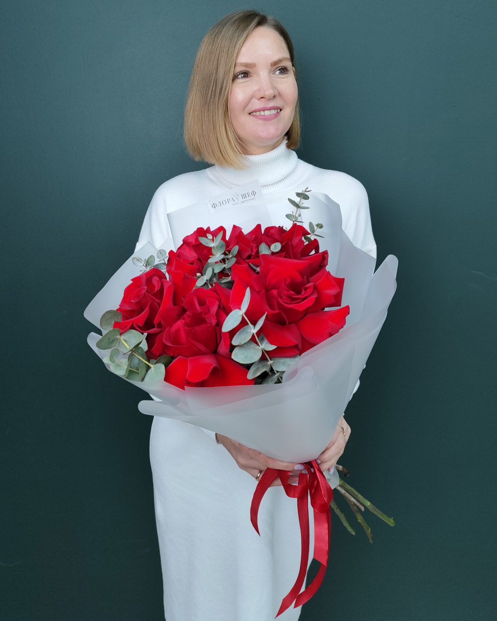 Букет из красной французской розы и эвкалипта, 5шт(00176)
