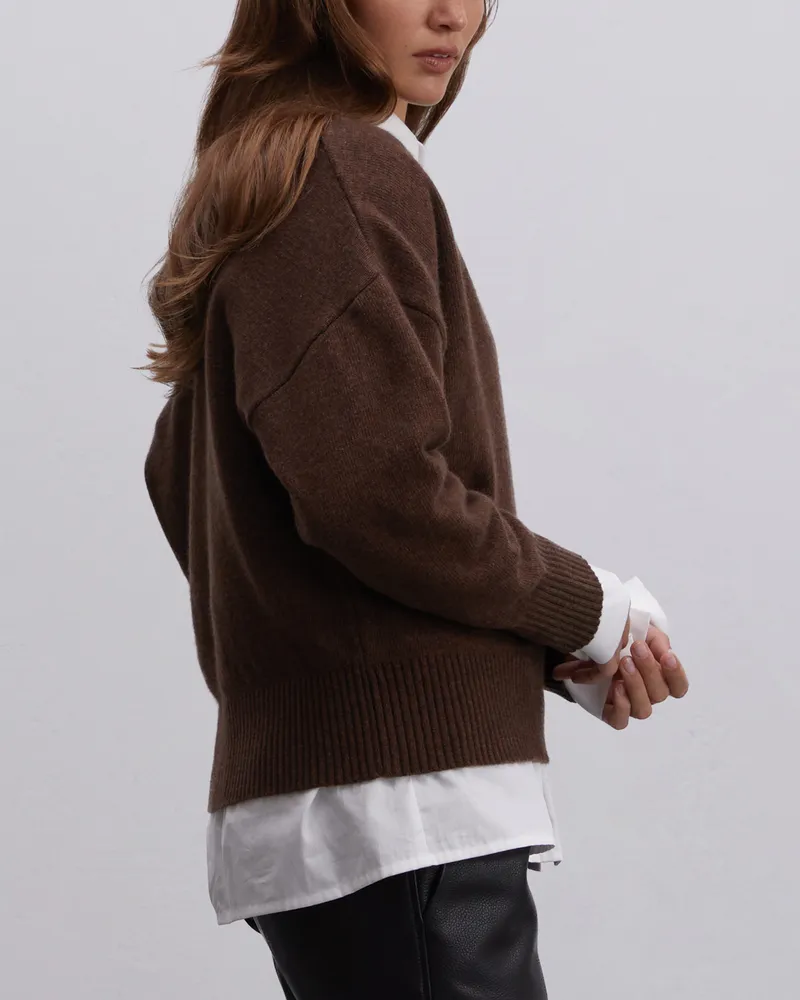 Коричневый укороченный свитер из шерсти