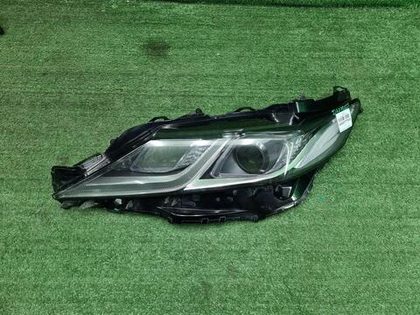 Стекло фары левое Toyota Camry xv70 (2017-н.в.)