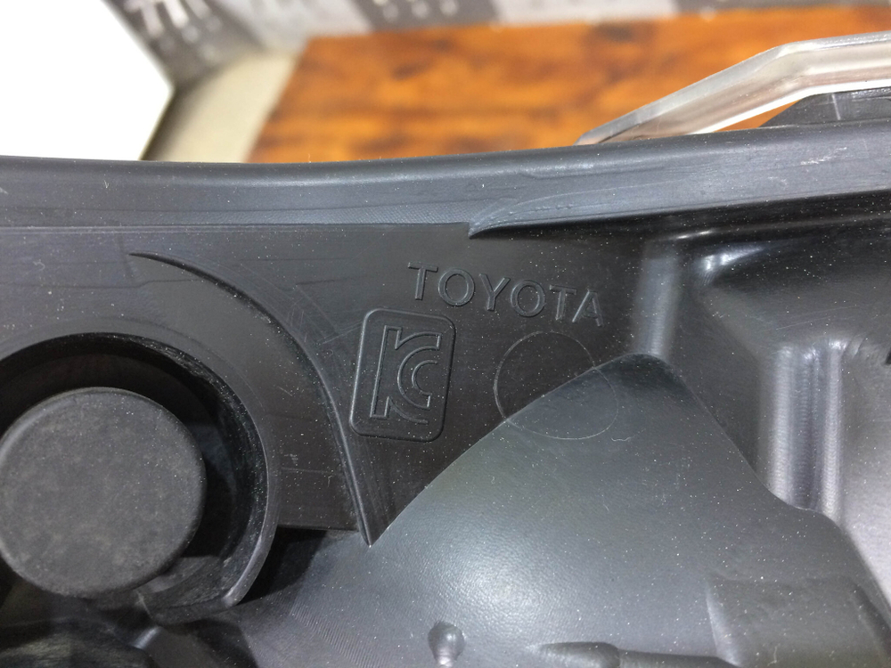 Фара правая LED Toyota RAV4 V (XA50) 18-нв Б/У Оригинал 8114542840