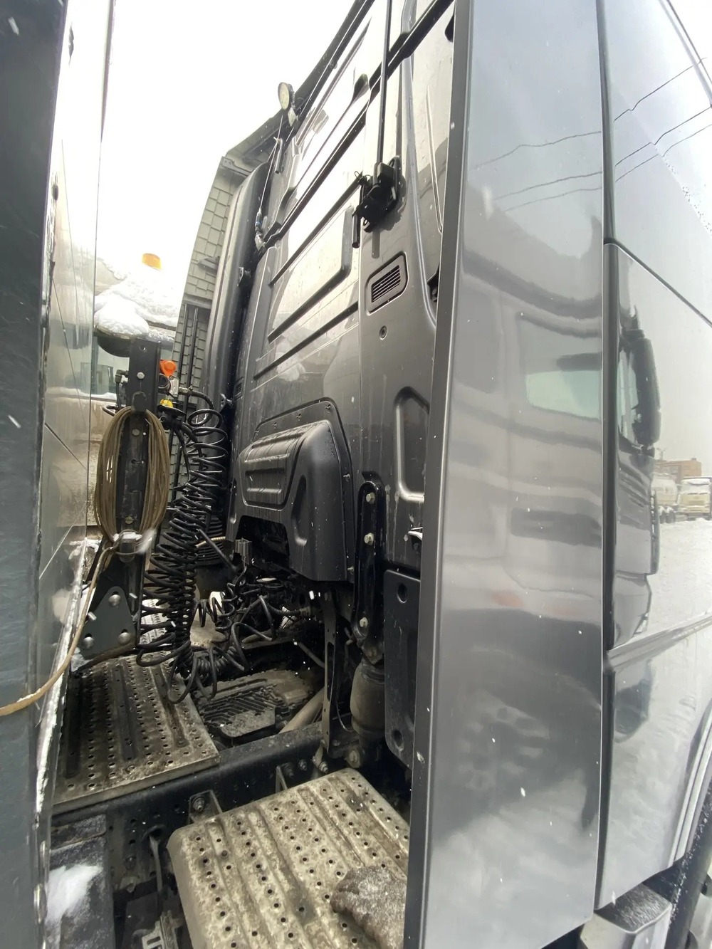Shacman (Shaanxi) SX* 4x2 Седельный тягач SX4188YY381 (Дизельный, 12,5 л, 473 л.с., МТ)
